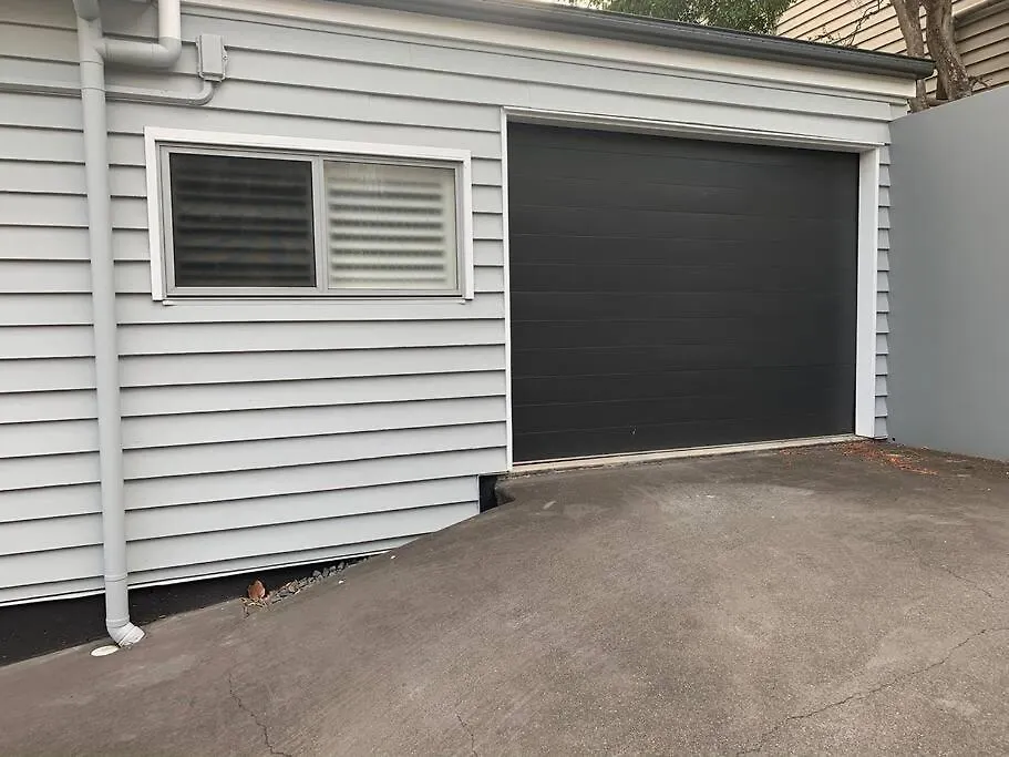 Large And Stylish Townhouse In Chic Area Apartment Brisbane