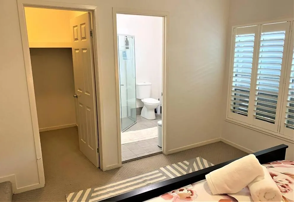 Large And Stylish Townhouse In Chic Area Apartment Brisbane