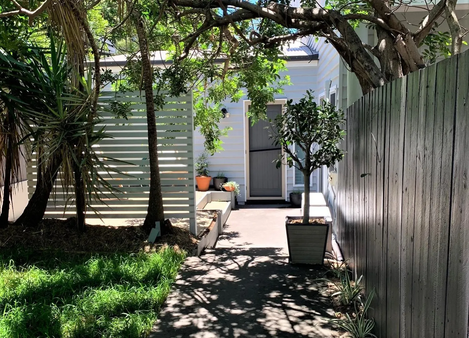 Large And Stylish Townhouse In Chic Area Apartment Brisbane